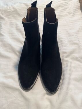 Quince Chelsea Boots 👢 Women’s 10 🖤Black Suede